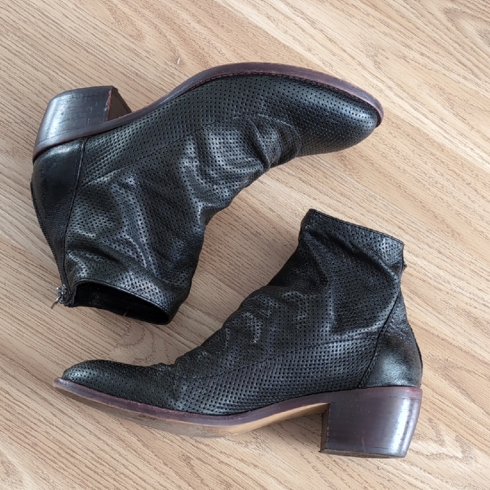 Elegant Isola Sancia Black Perforated Ankle Booties